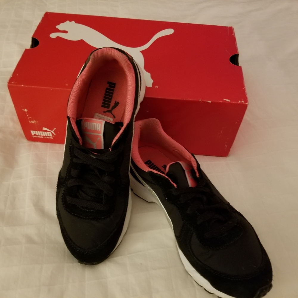 Puma trainers/sneakers